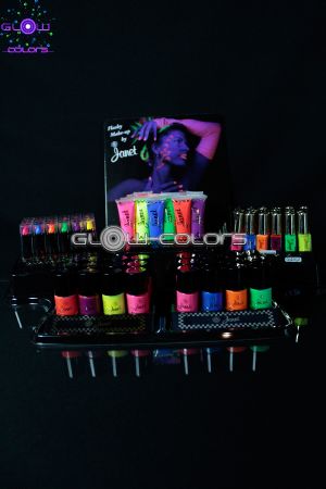 Janet Cosmetics : spécialiste du maquillage fluo par Glow Colors !